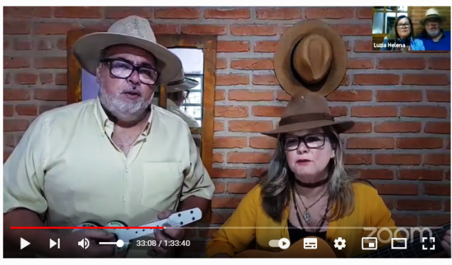 Descontração e altas mensagens no Karaokê on-line de novembro